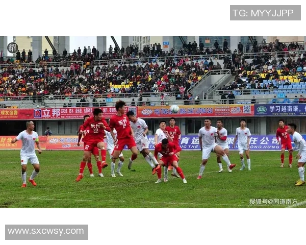 香港足球明星队东兴展现风采助力青少年足球发展与交流